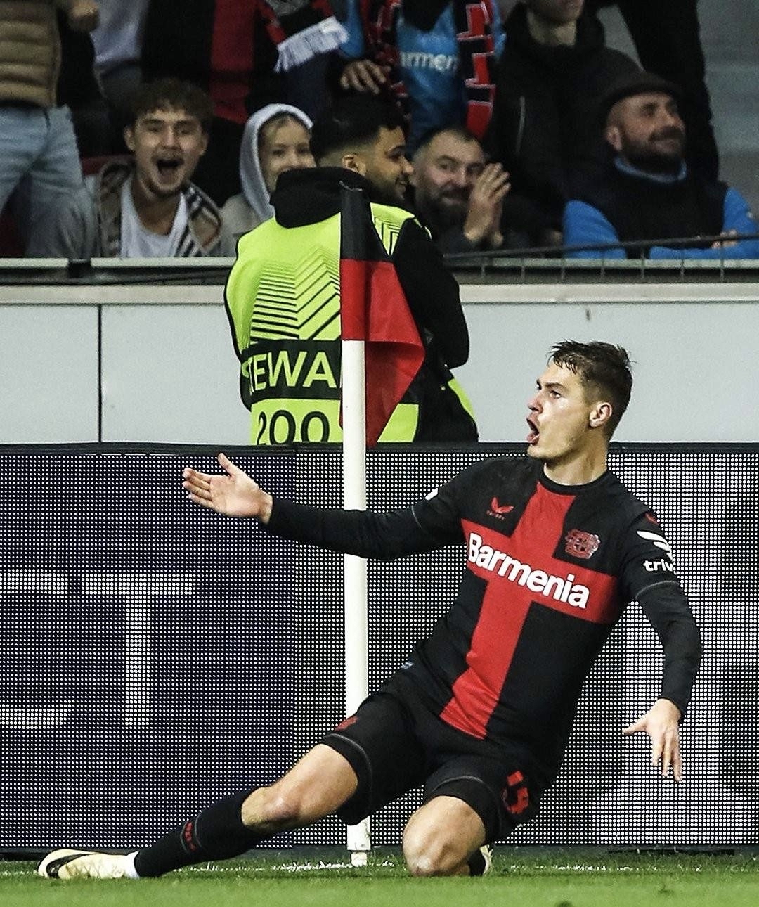 勒沃库森队临结束前逆转比分 勒沃库森队临结束前逆转比分