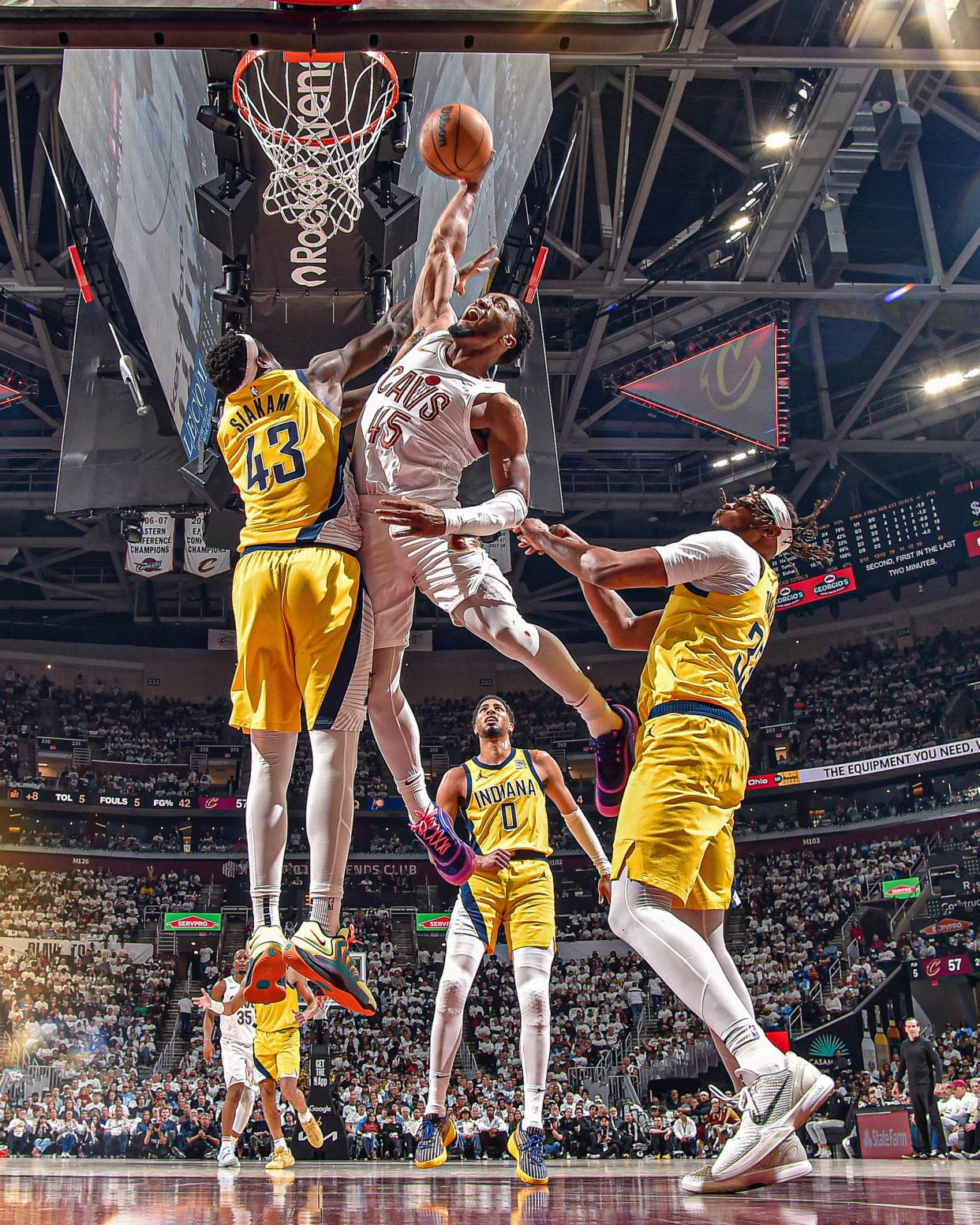 熊猫体育手机客户端-爵士逆袭尼克斯，米切尔神勇得分全力带队获胜