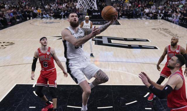 马刺惨败爵士,遭遇连败 马刺惨败爵士,遭遇连败