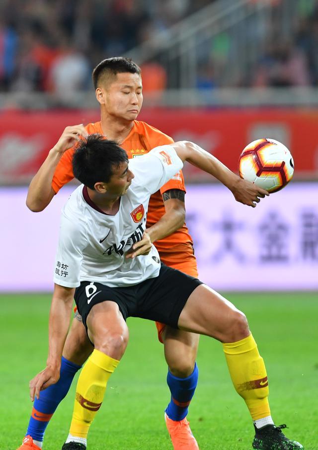 足球焦点:哈尔滨毅腾主场负于山东鲁能,遭受失利 足球焦点:哈尔滨毅腾主场负于山东鲁能,遭受失利